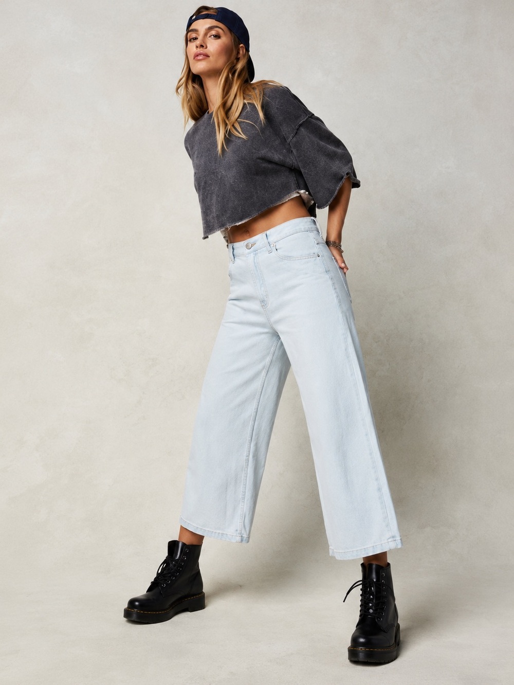 Free People Piper Mid Rise
Crop Wide‎ Leg Jeans
Bleach Bloom Womens Sz
32